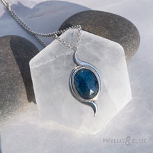 Load image into Gallery viewer, Vortex Moss Kyanite Necklace