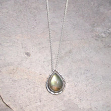 Load image into Gallery viewer, Estelle Sunburst Necklace