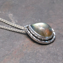 Load image into Gallery viewer, Estelle Sunburst Necklace