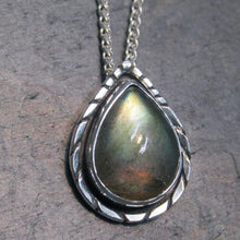 Load image into Gallery viewer, Estelle Sunburst Necklace