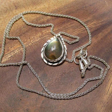 Load image into Gallery viewer, Estelle Sunburst Necklace