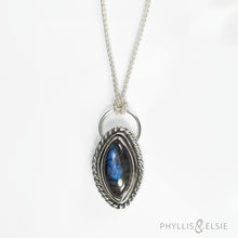 Load image into Gallery viewer, Daphne Twist Necklace

