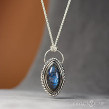 Load image into Gallery viewer, Daphne Twist Necklace
