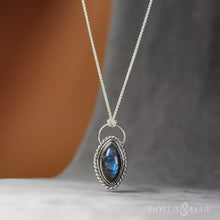 Load image into Gallery viewer, Daphne Twist Necklace
