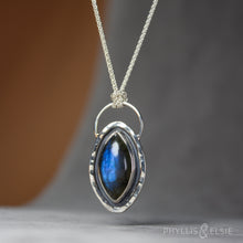 Load image into Gallery viewer, Daphne Hammered Necklace
