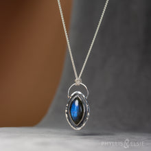 Load image into Gallery viewer, Daphne Hammered Necklace
