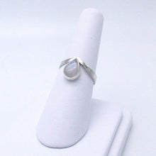 Load image into Gallery viewer, Chevron Moondrop Ring - 6.75
